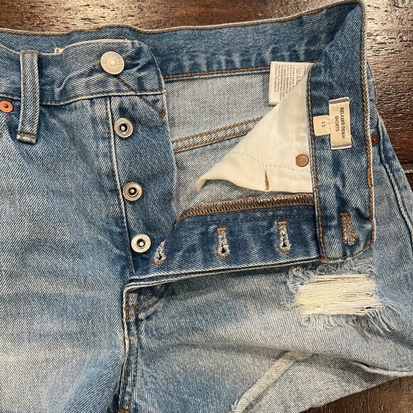 Madewell Relaxed Denim Shorts in Homecrest Wash: Ripped Edition, Size 25 - Picture 8 of 12